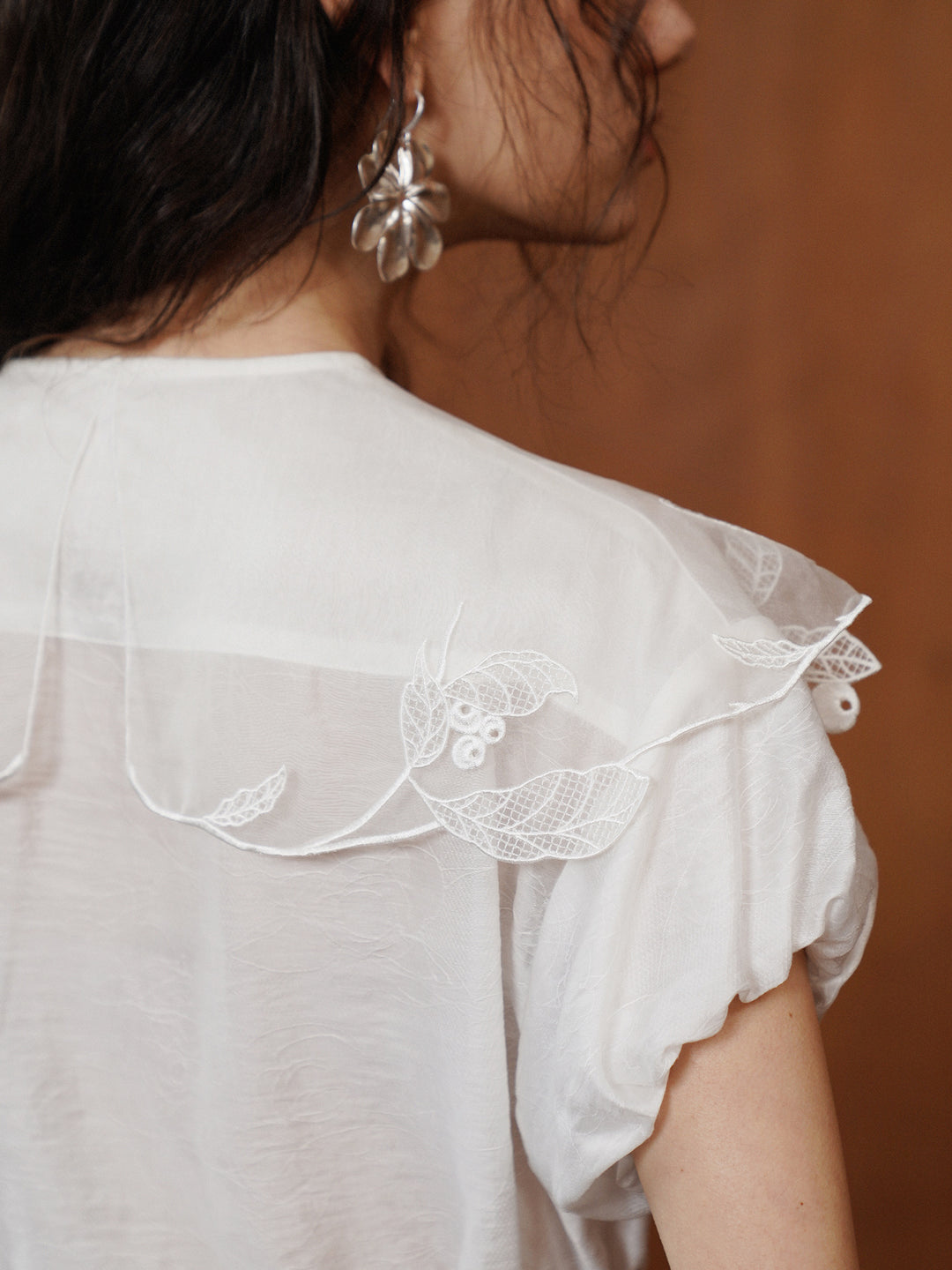 2026 Summer French Court Style Heavy-Duty Embroidery Lace Shirt for Women, White, Large Lapel, Short-Sleeve Top
