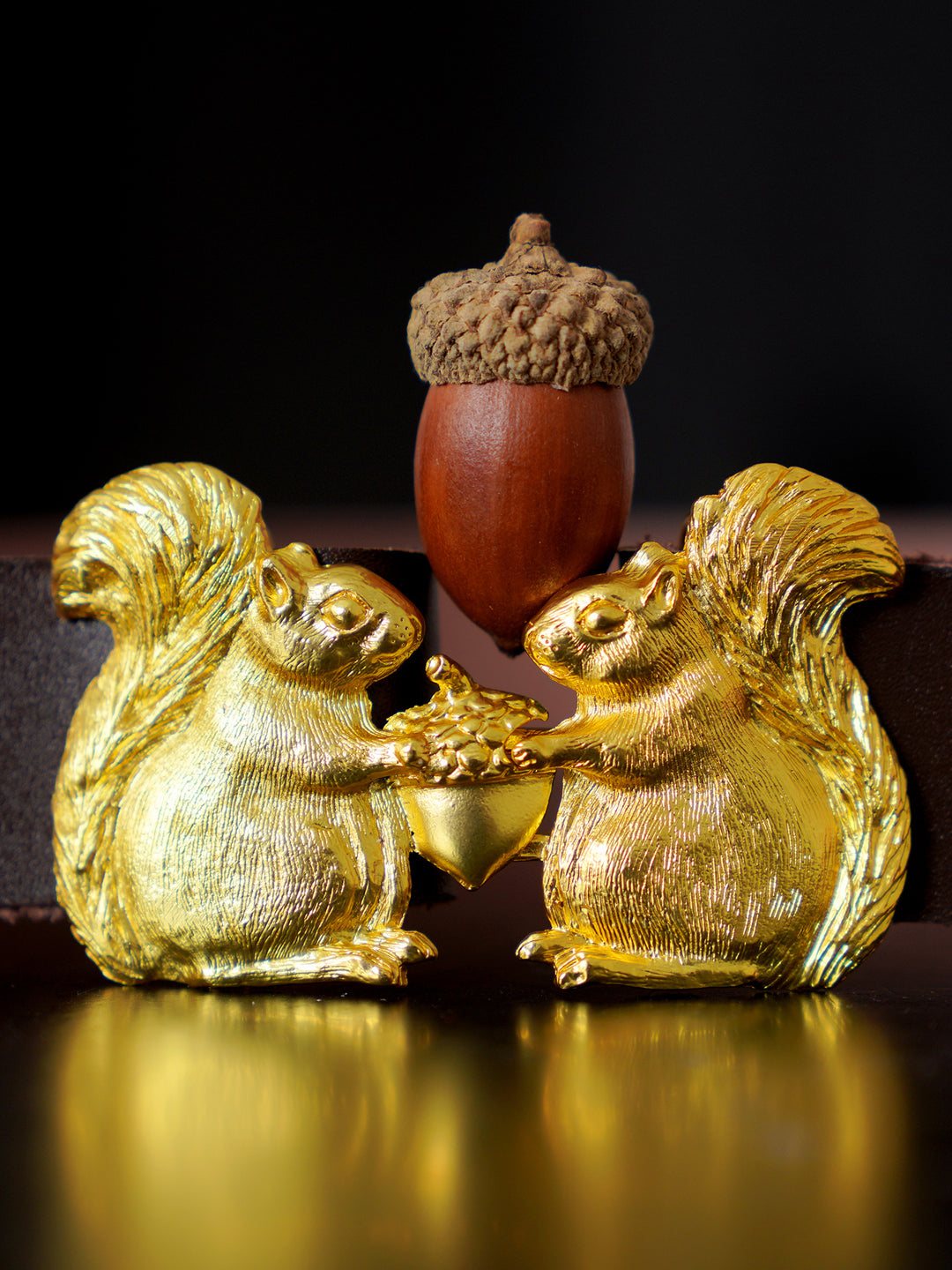 Retro belt with squirrel texture carved accessories, niche metal buckle decorative belt