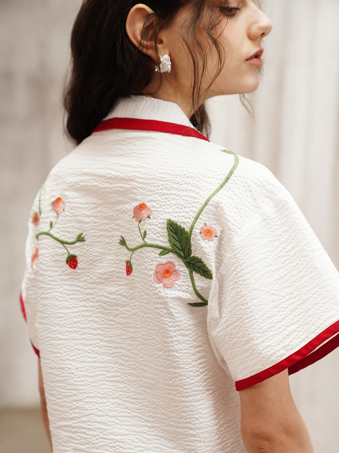 2026 summer strawberry embroidery Instagram style shirt, Cuban collar short-sleeved dopamine versatile top for women