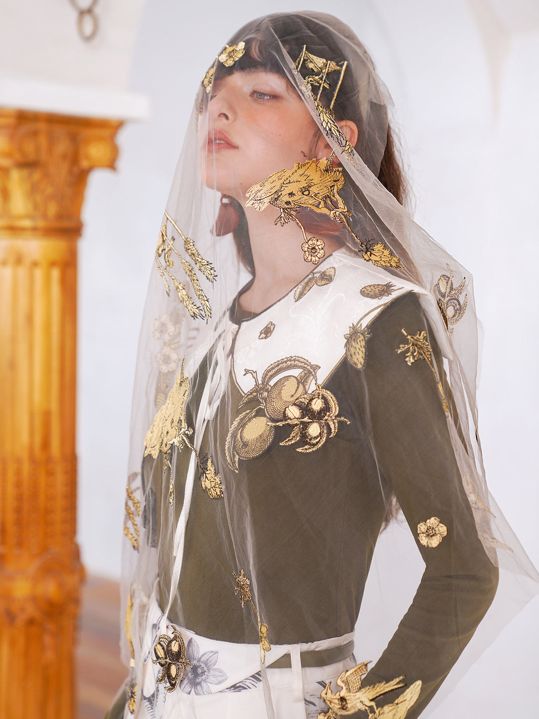 Little Botanical Detachable Collar - Versatile Plant Embroidered Mini Shawl