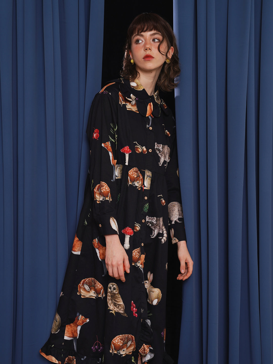 Art Gallery Petal Collar Dress - Retro Animal Illustration Waist-Cinching Maxi