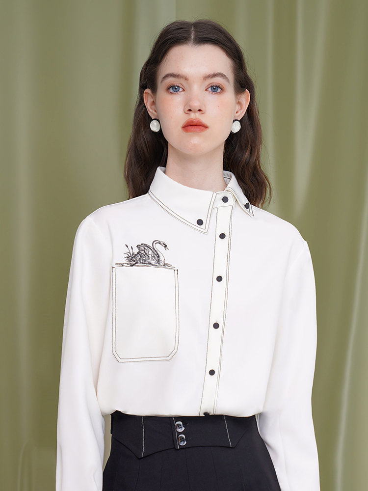 Original new niche fun little shirt for women, exquisite embroidery swan shirt, genderless retro top for couples