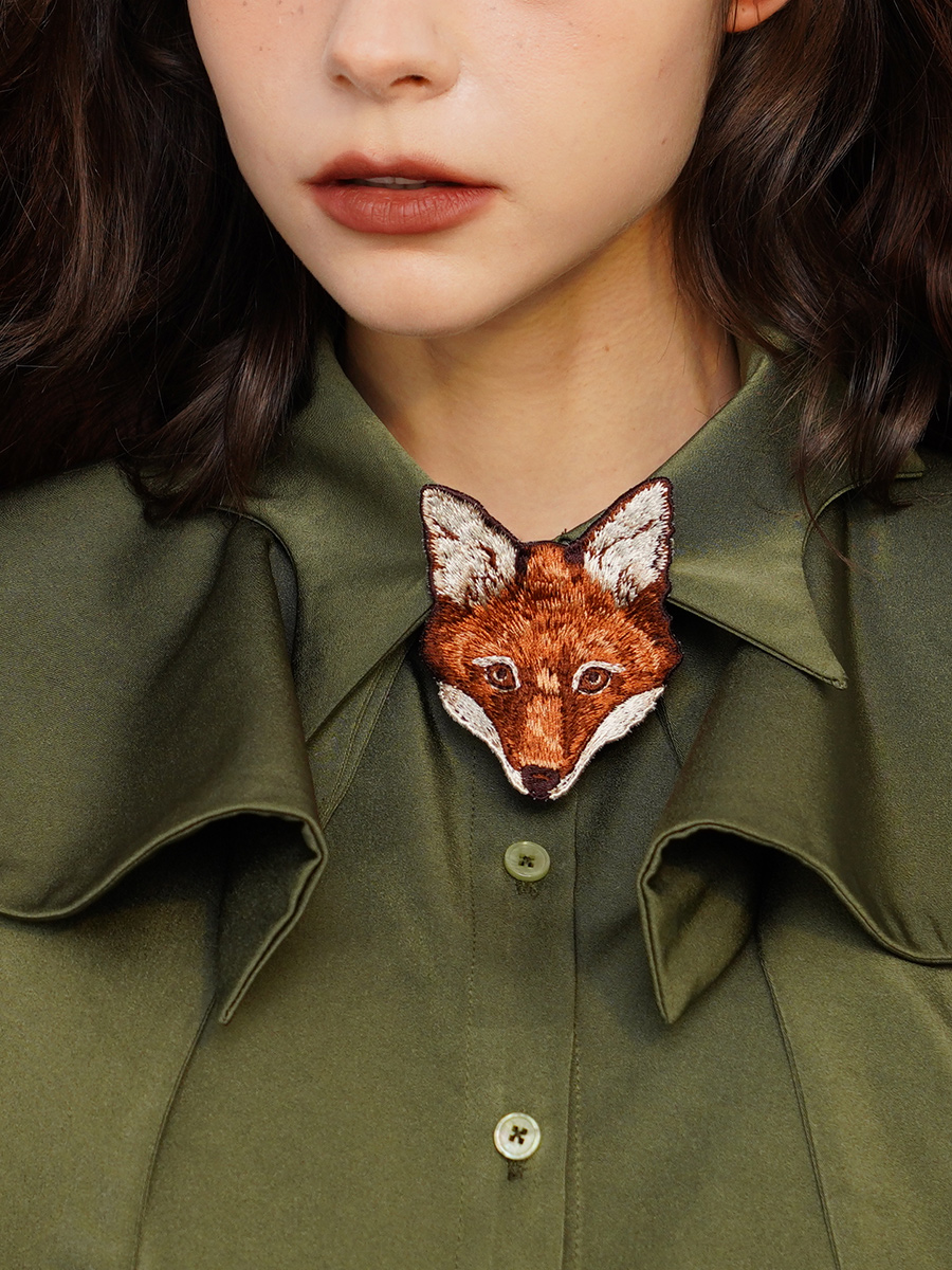 Original retro embroidered bow tie for women, delicate fox head shirt accessories, niche design, couple pairing