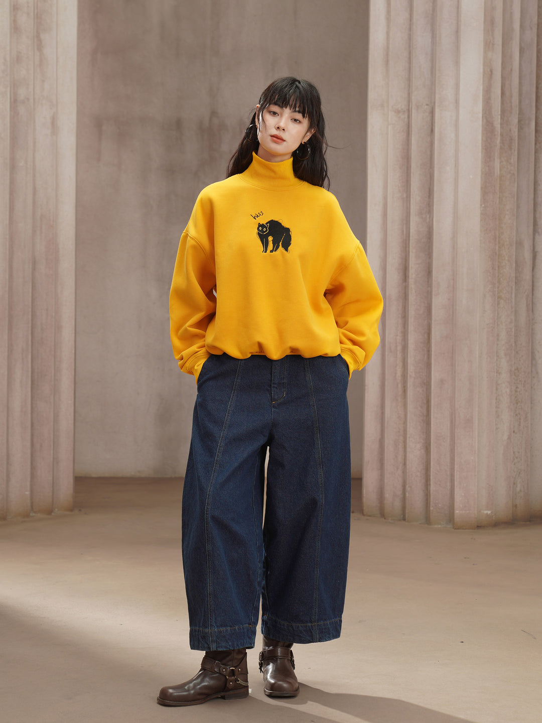 Black Cat Muse Embroidered Sweatshirt - Retro Yellow Fleece Oversized Pullove