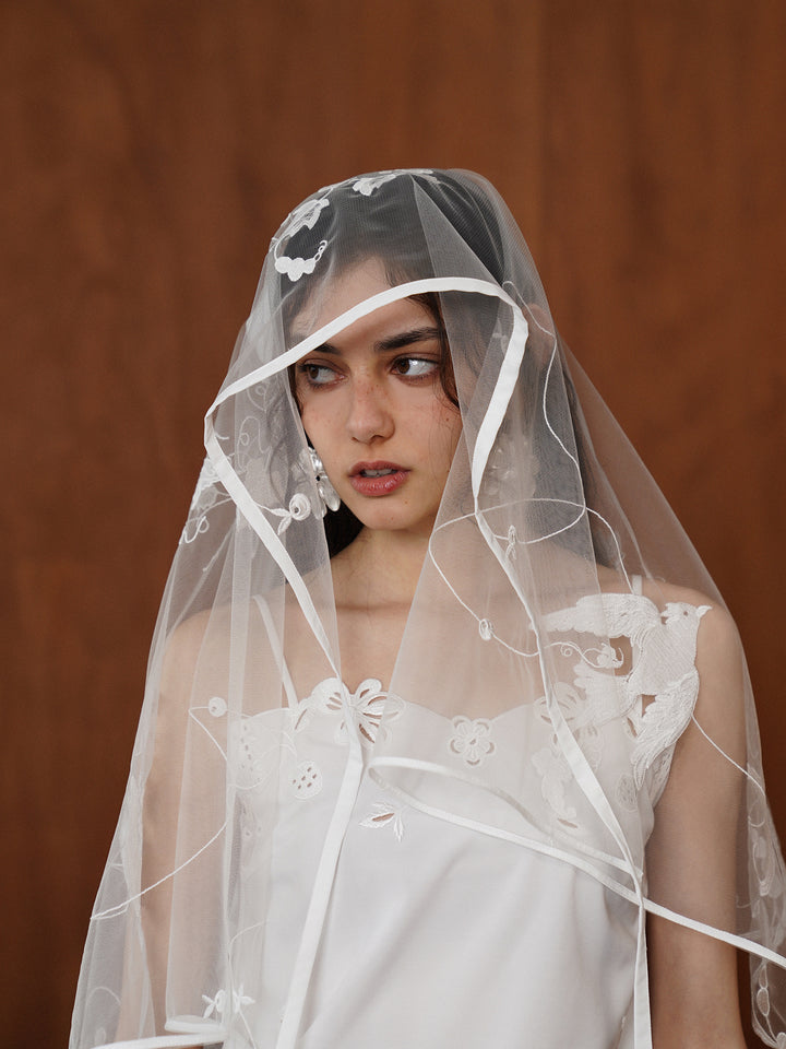 The French Vintage Lace Overlay Dress & Layered Veil Set