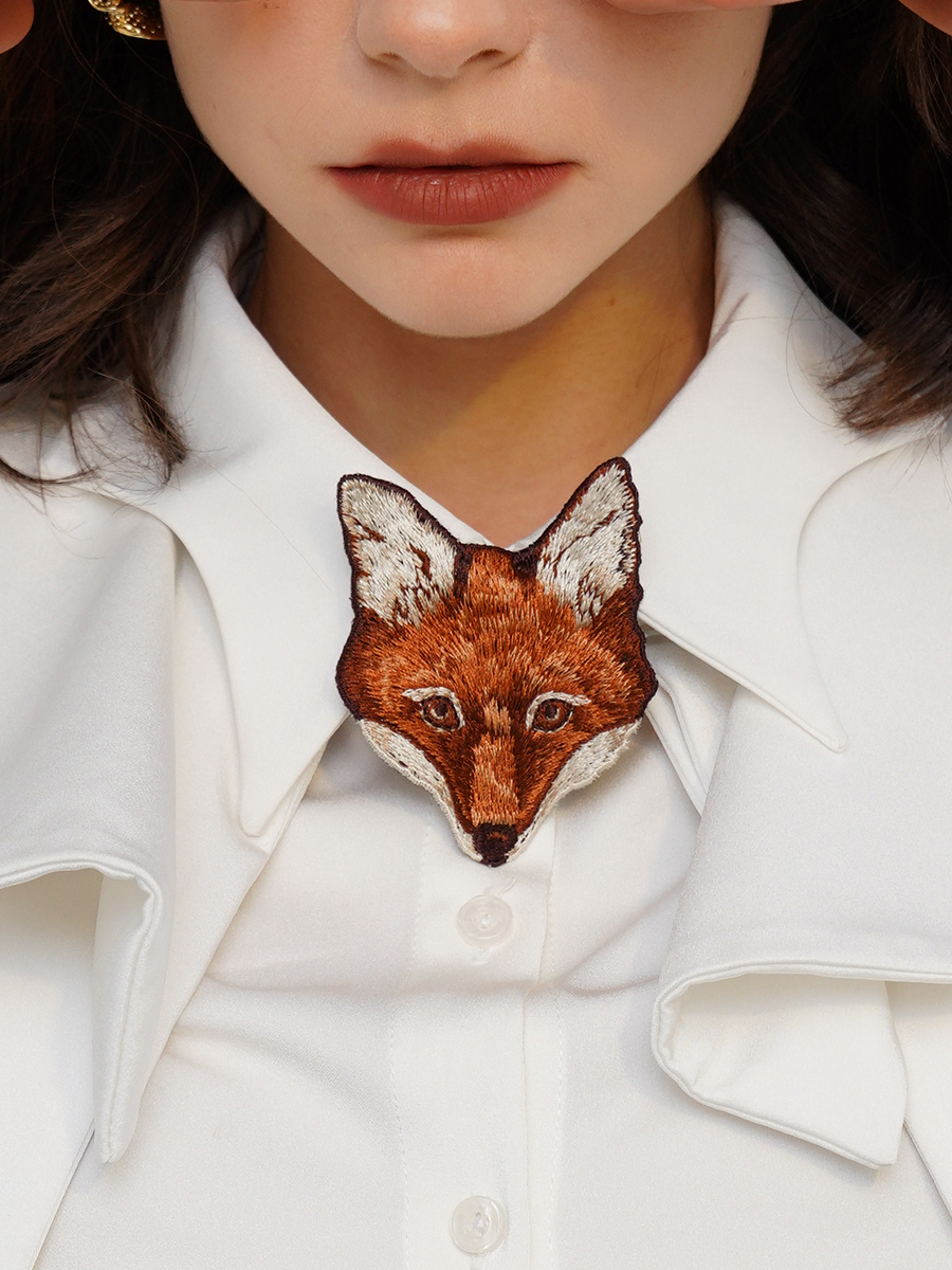 Original retro embroidered bow tie for women, delicate fox head shirt accessories, niche design, couple pairing