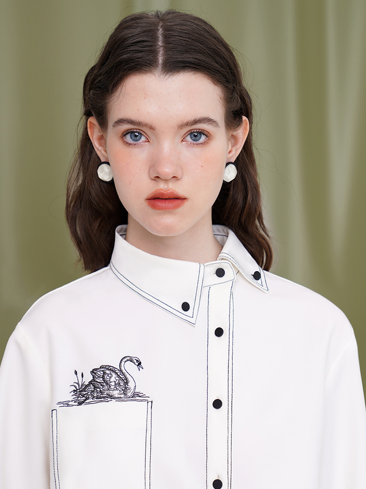 Original new niche fun little shirt for women, exquisite embroidery swan shirt, genderless retro top for couples