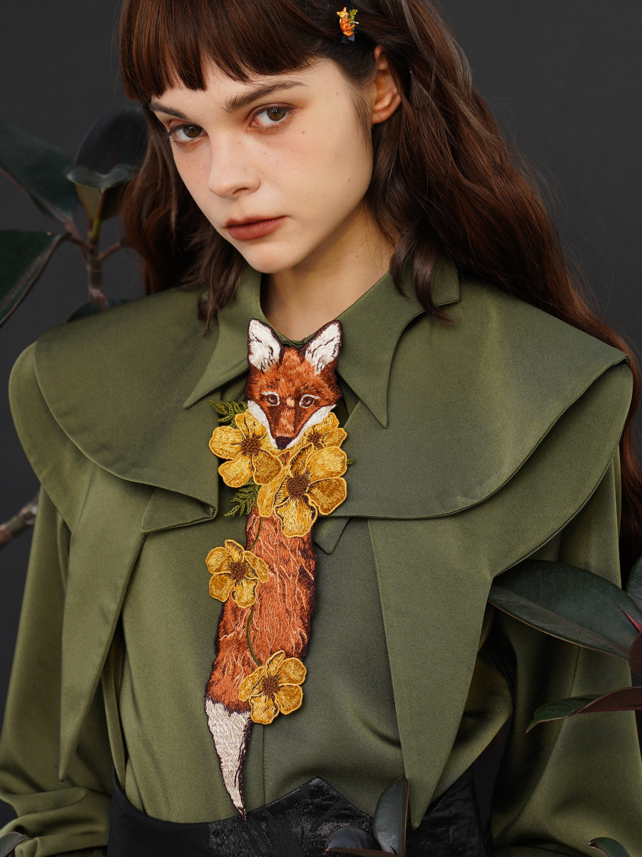 Original retro embroidery women's tie, female fox tail and flower knot free shirt, designer's niche combination