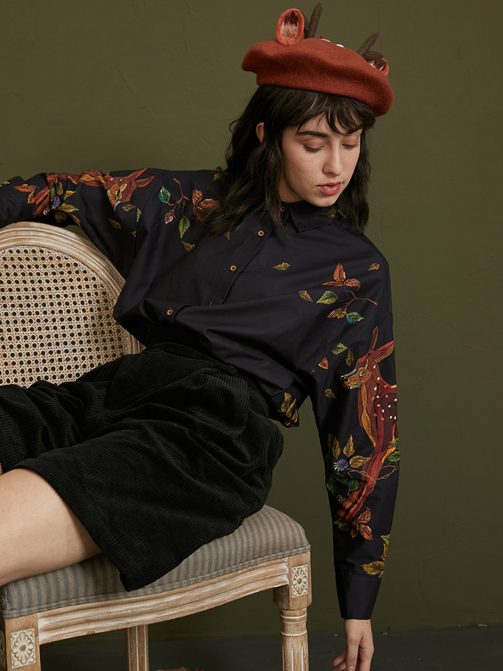 Original design new artistic elegant deer print retro long sleeved silhouette shirt for women in autumn and winter