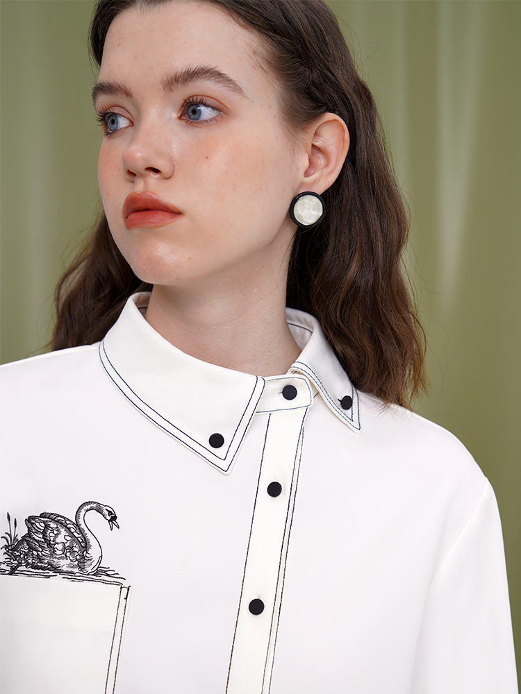 Original new niche fun little shirt for women, exquisite embroidery swan shirt, genderless retro top for couples