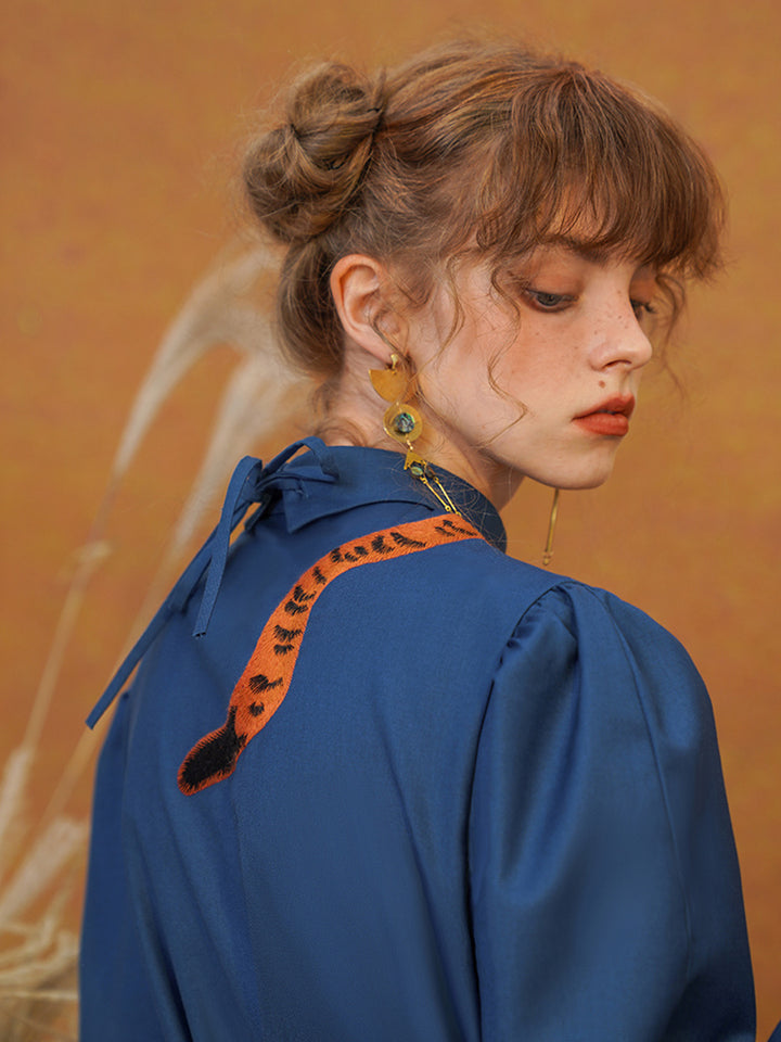 Original French retro tiger embroidery long sleeved dress, women's blue temperament, slimming commuting dress