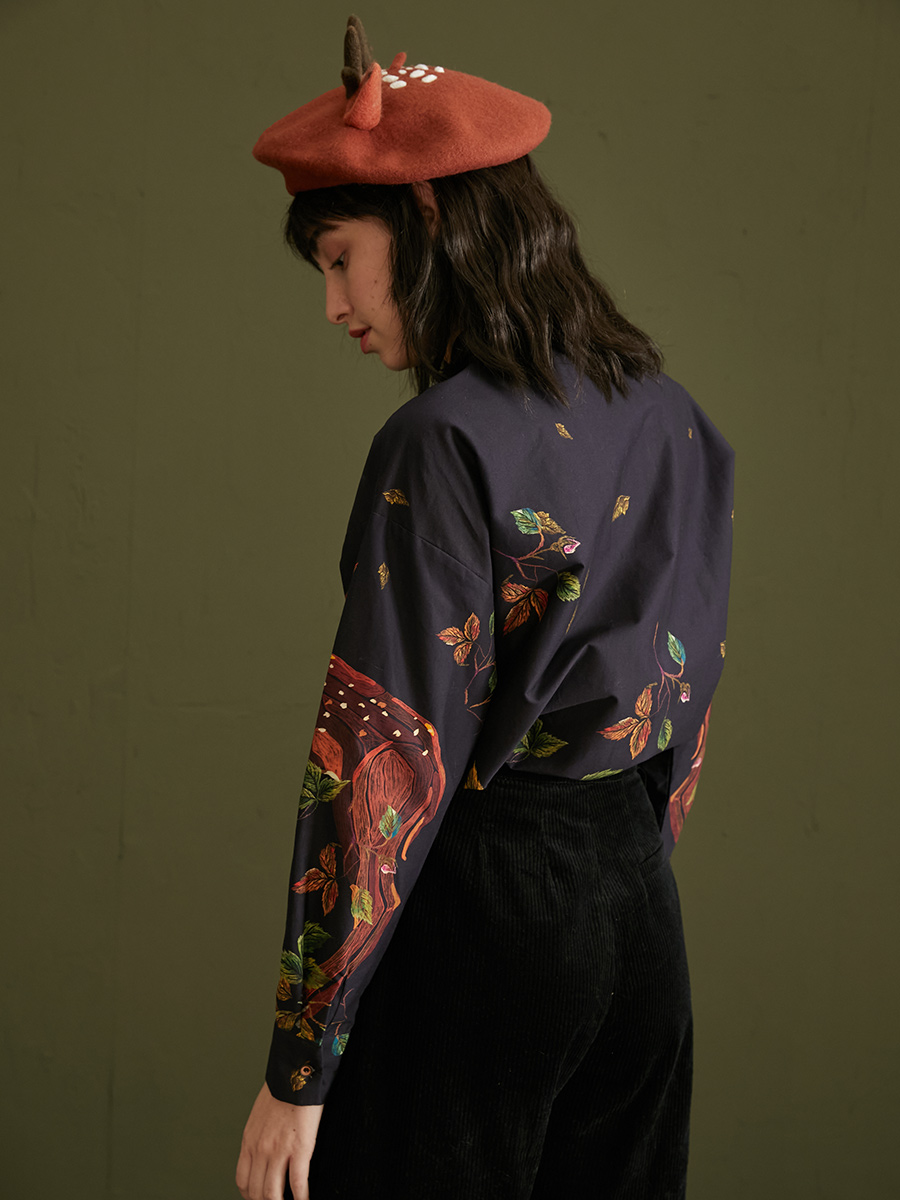 Original design new artistic elegant deer print retro long sleeved silhouette shirt for women in autumn and winter