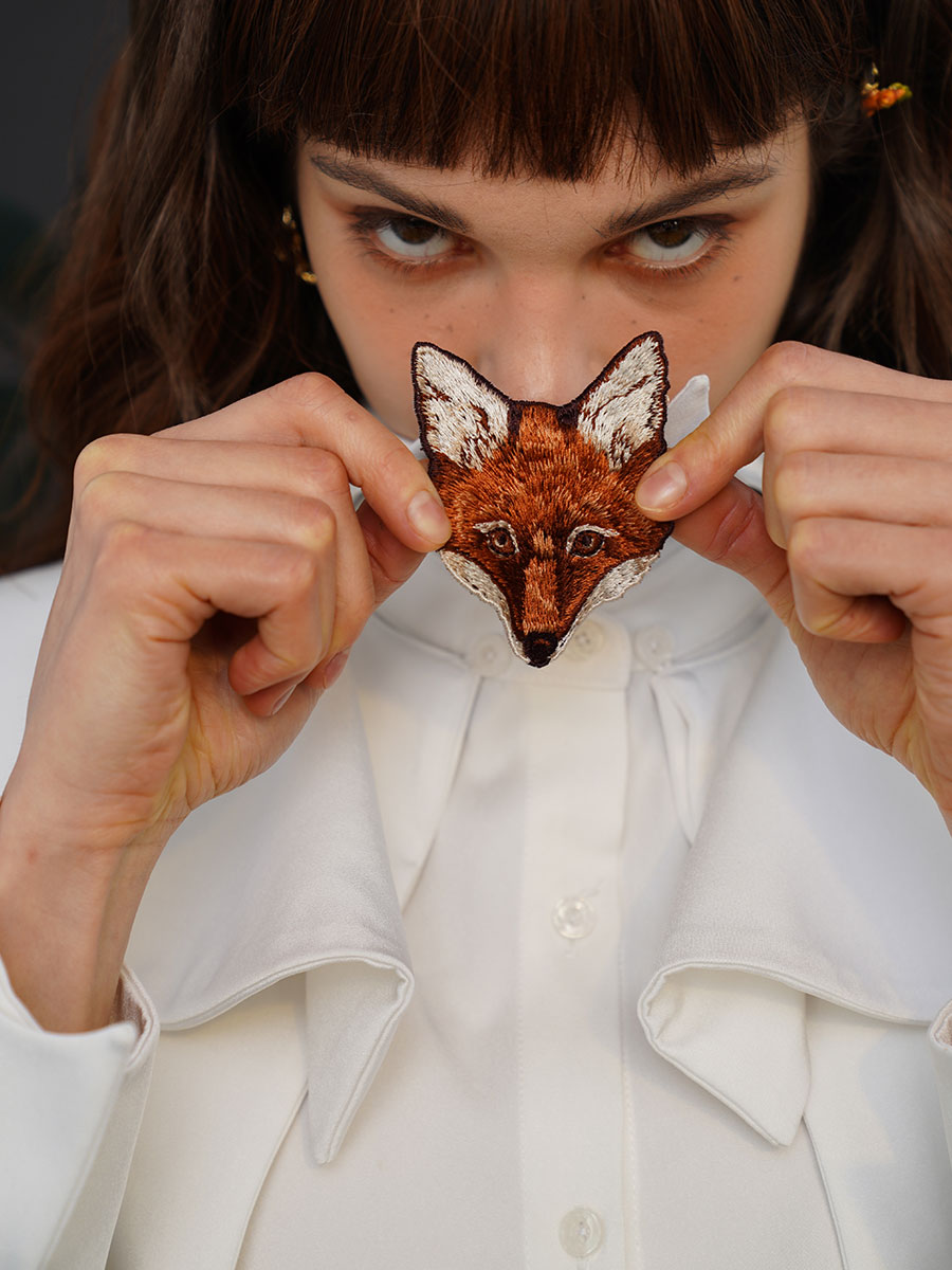Original retro embroidered bow tie for women, delicate fox head shirt accessories, niche design, couple pairing