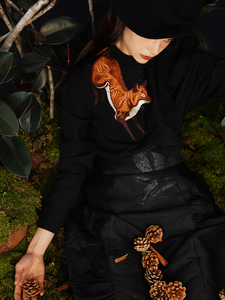 Original Zihu Story: Heavy Industry Embroidered Stand up Collar Cotton Shirt Retro Asymmetric Wave Ruffle Top for Women