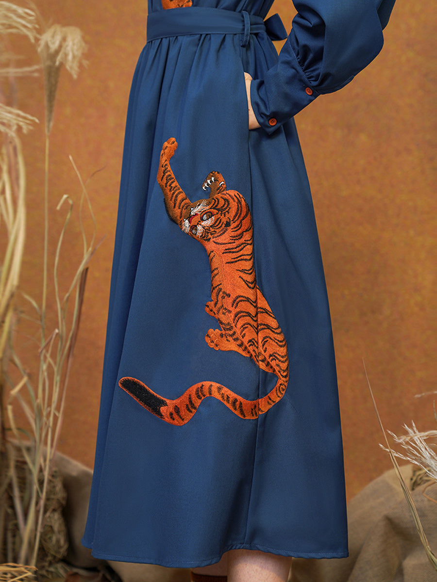 Original French retro tiger embroidery long sleeved dress, women's blue temperament, slimming commuting dress