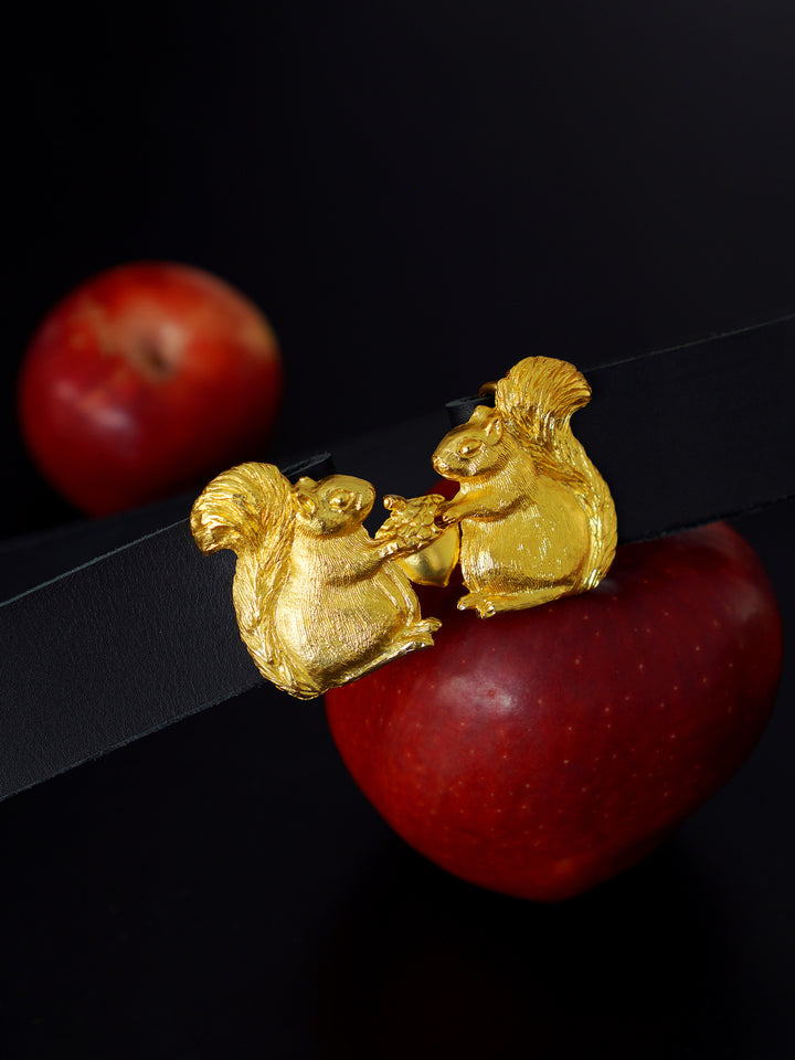 Retro belt with squirrel texture carved accessories, niche metal buckle decorative belt