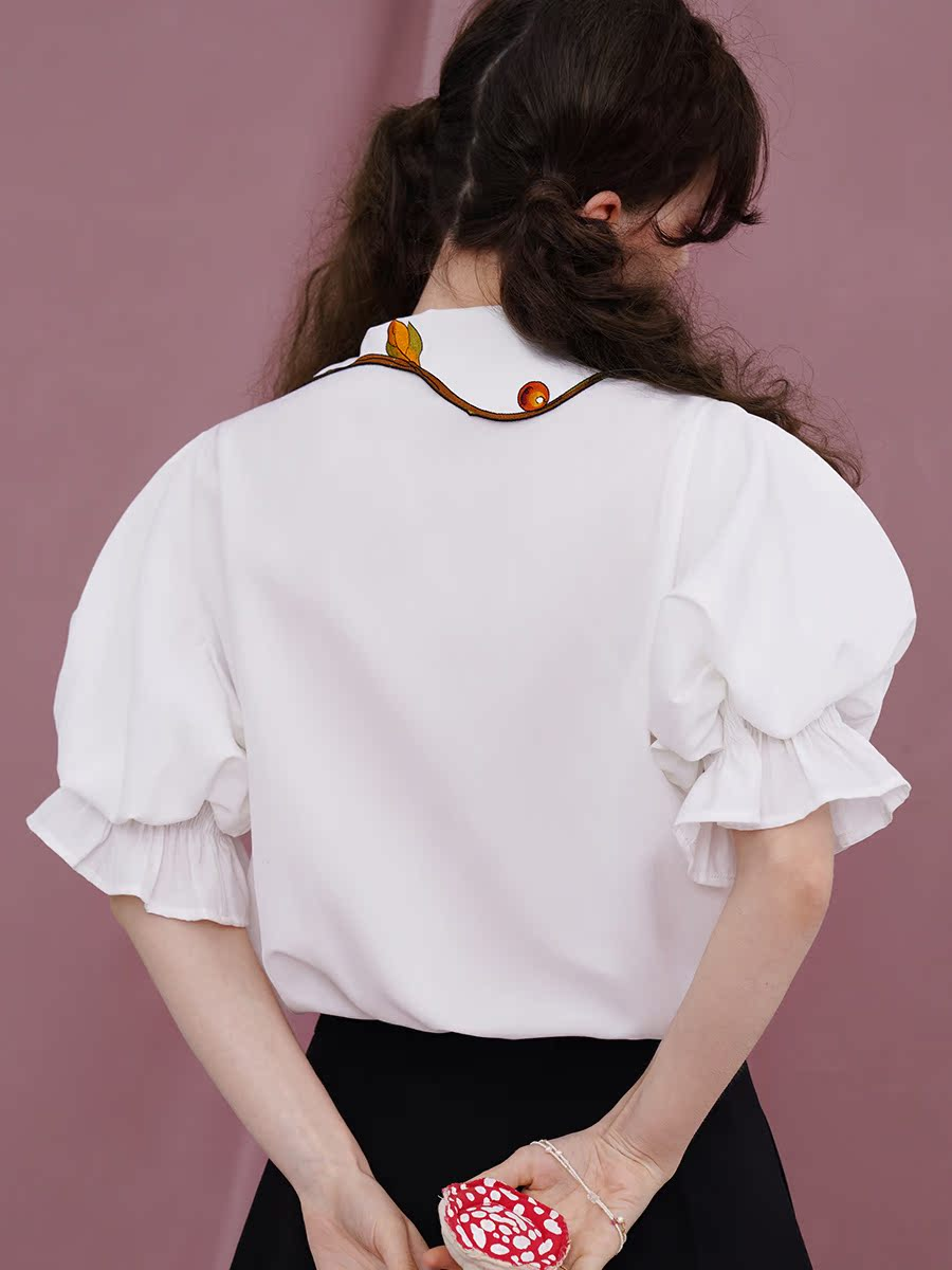 Original French court sleeve design shirt embroidered with vines surrounding the temperament, retro slimming and skin friendly top