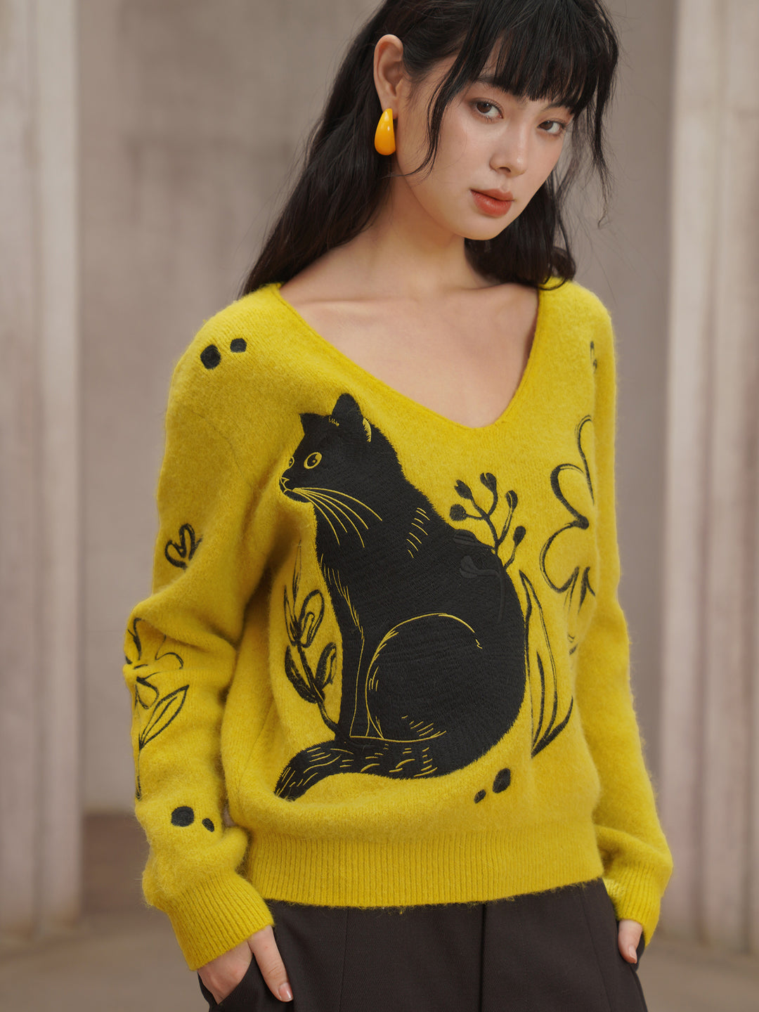Black cat embroidery mixed sweater with rabbit hair, pullover vintage knitted shirt, skin-friendly soft and waxy V-neck