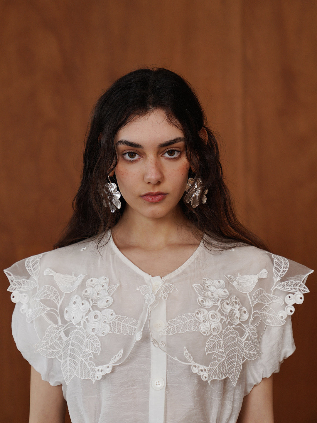 2026 Summer French Court Style Heavy-Duty Embroidery Lace Shirt for Women, White, Large Lapel, Short-Sleeve Top