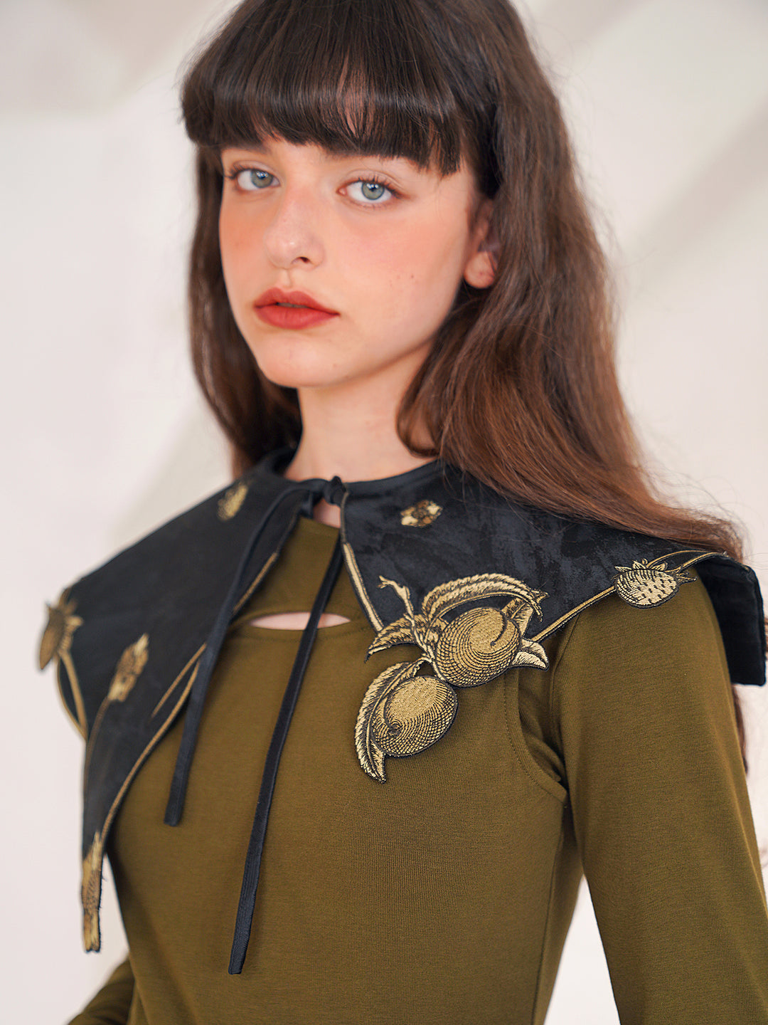 Little Botanical Detachable Collar - Versatile Plant Embroidered Mini Shawl