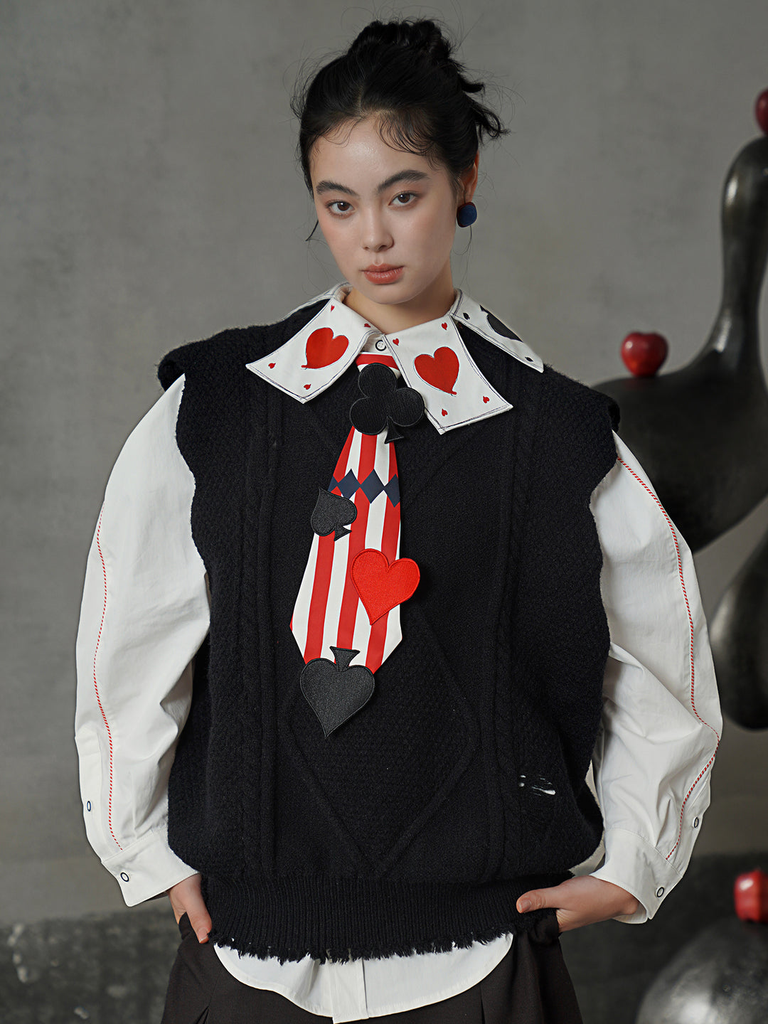 Vintage sleeveless knitted loose vest, versatile sweater with petal-shaped cuffs