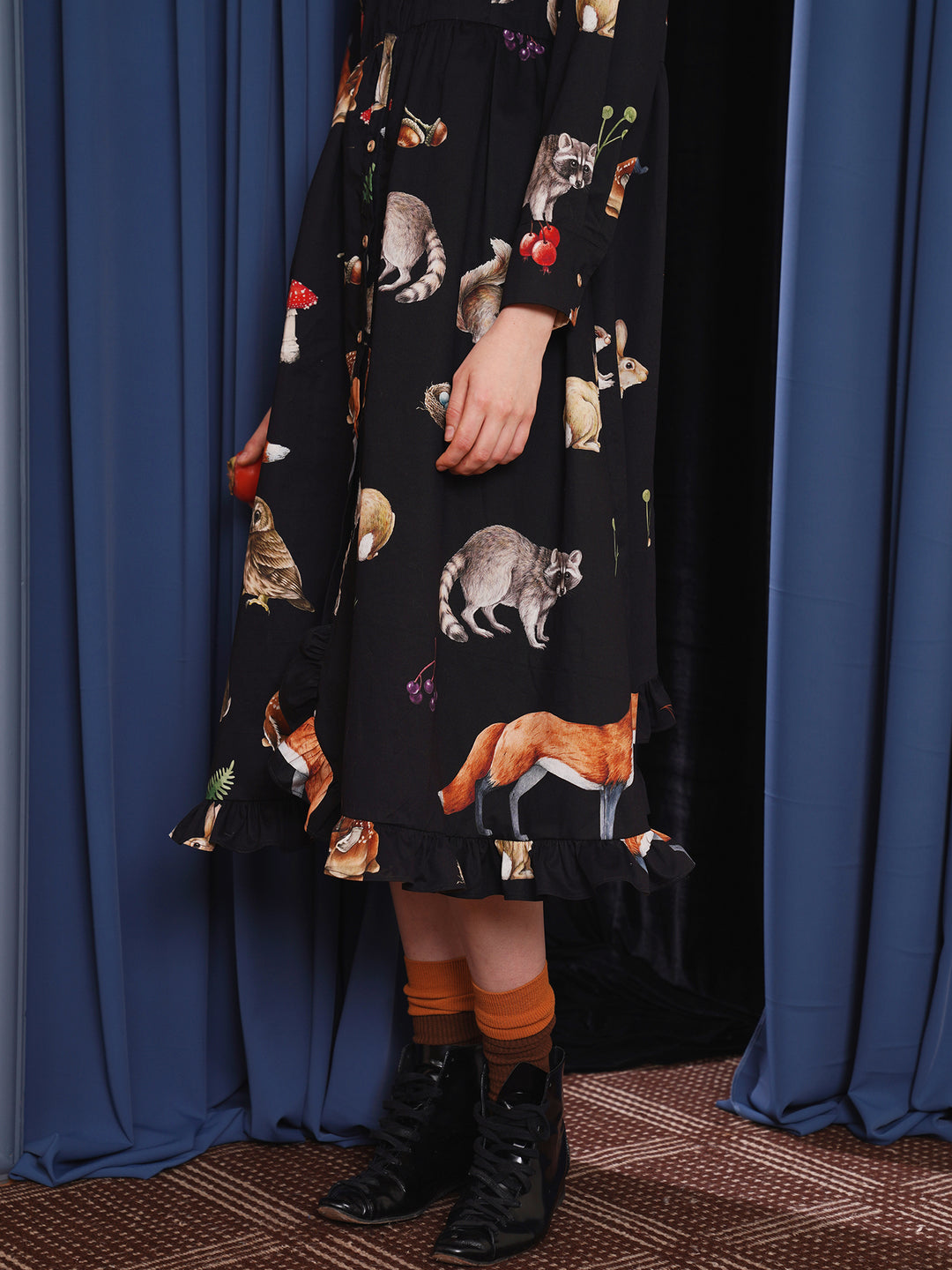 Art Gallery Petal Collar Dress - Retro Animal Illustration Waist-Cinching Maxi